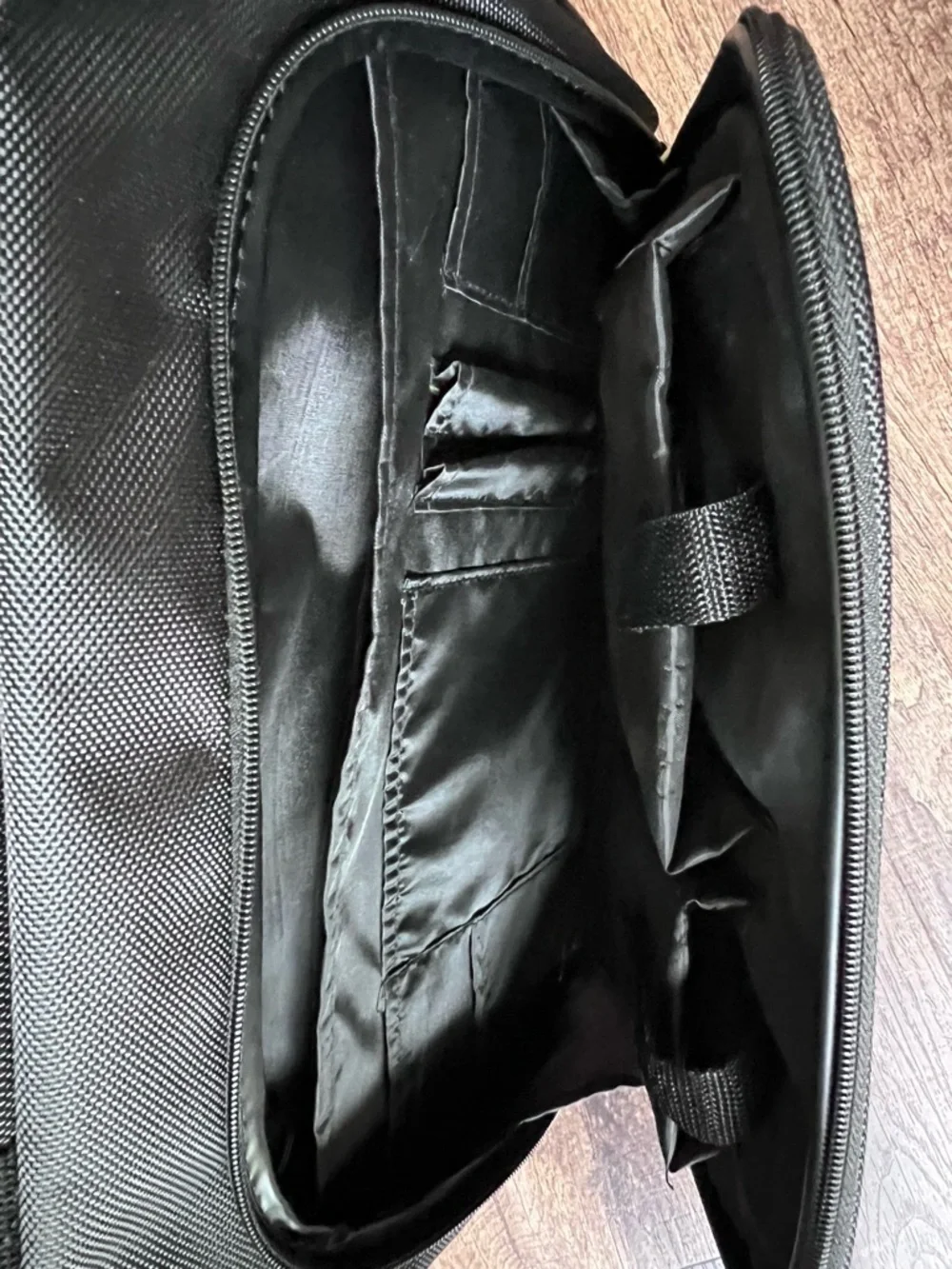 Targus rolling work bag. Black. Silver-toned hardware. - Picture 9 of 16